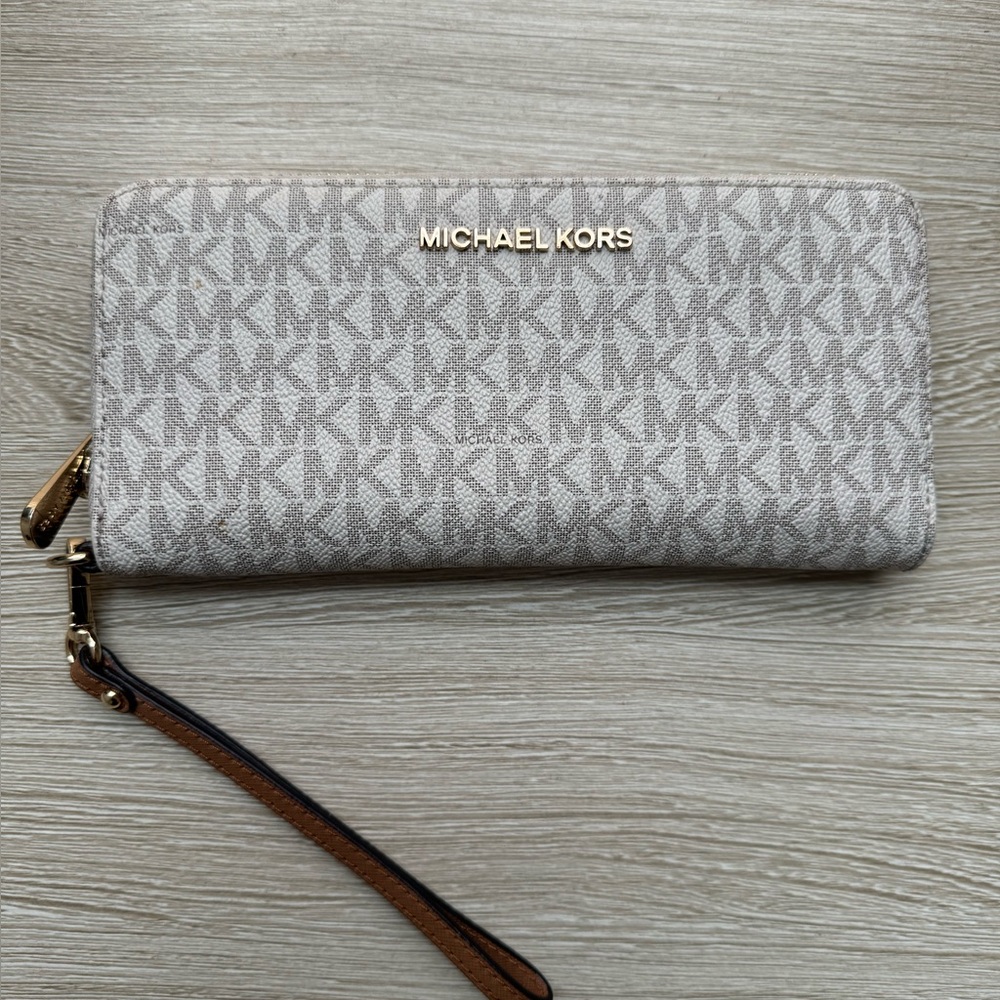 Michael Kors Jet Set Large Logo Continental Wristlet EUC